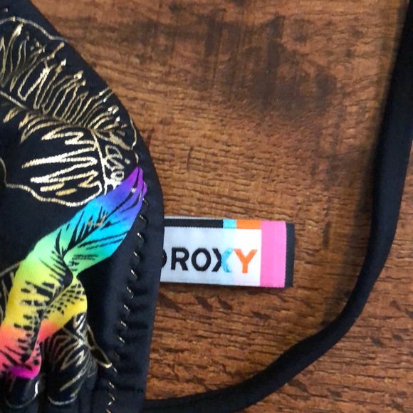 Gorgeous Roxy bikini - Picture 3 of 3